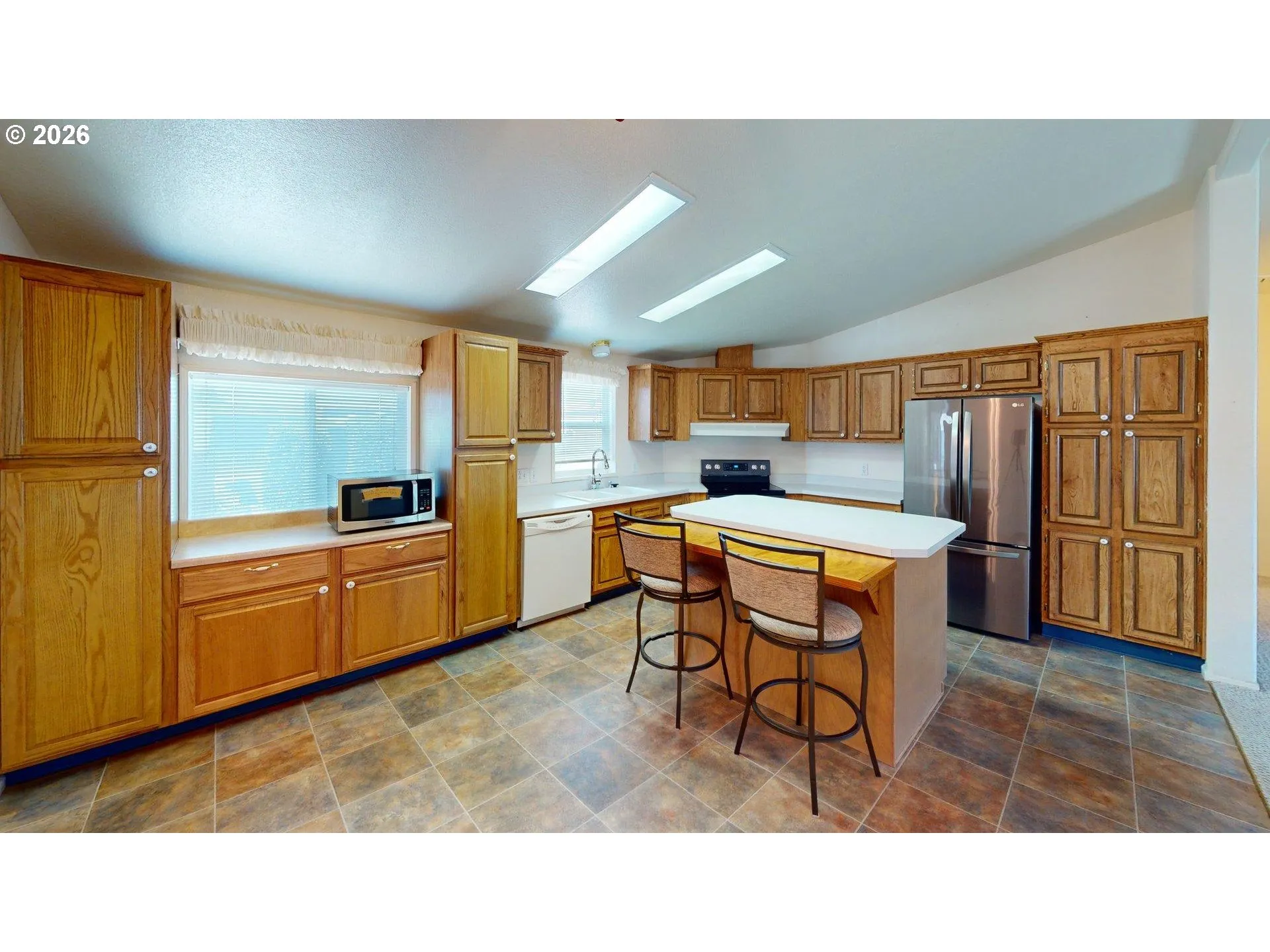 Kitchen/Dining Room-Island