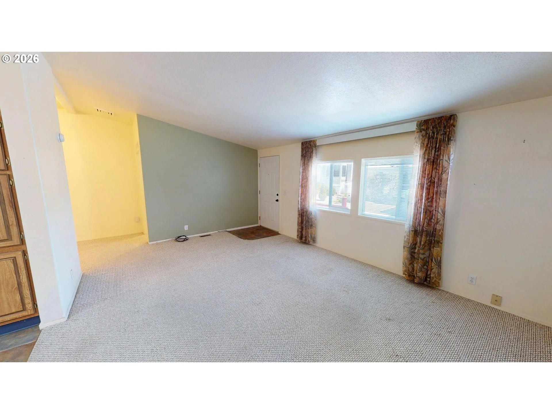 Living Room-Vaulted Ceilings