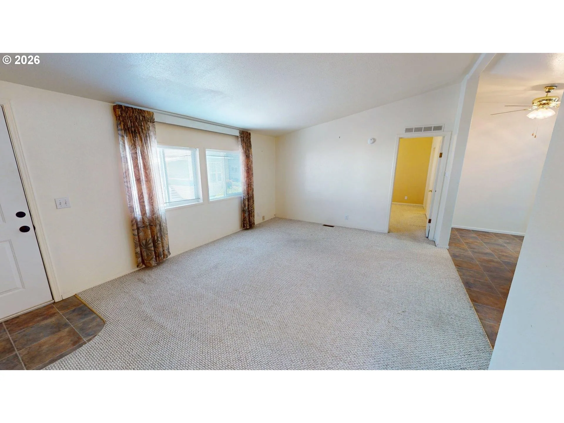Living Room-Vaulted Ceilings