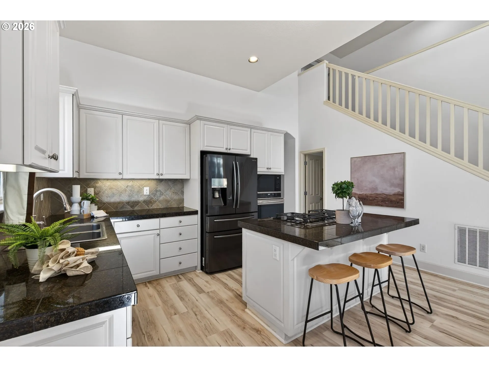 Kitchen-Breakfast Bar