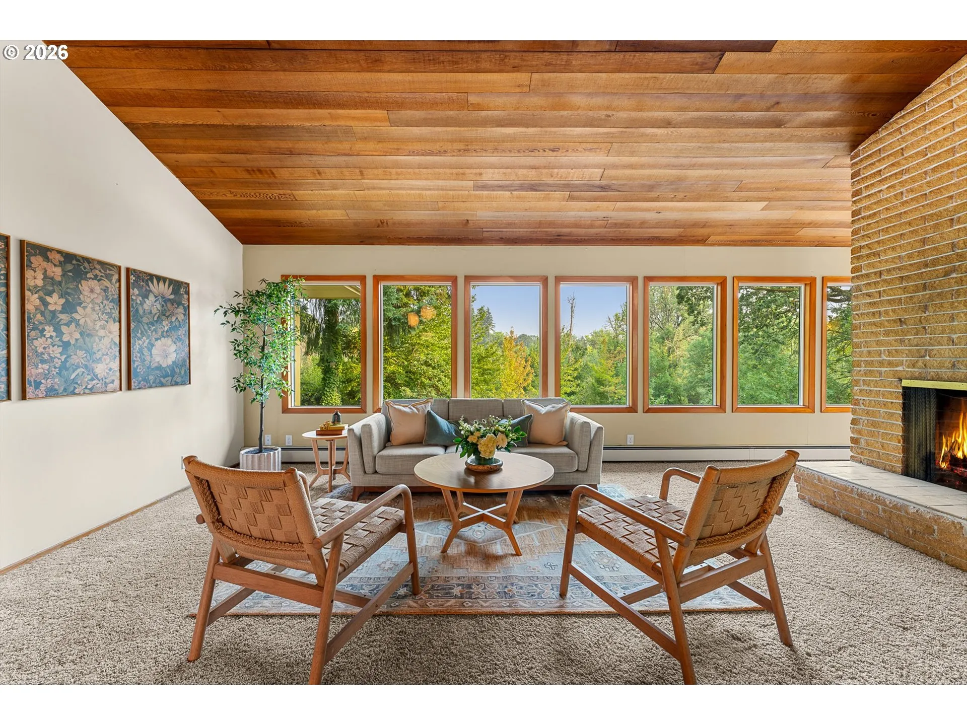Living Room-Vaulted Ceilings