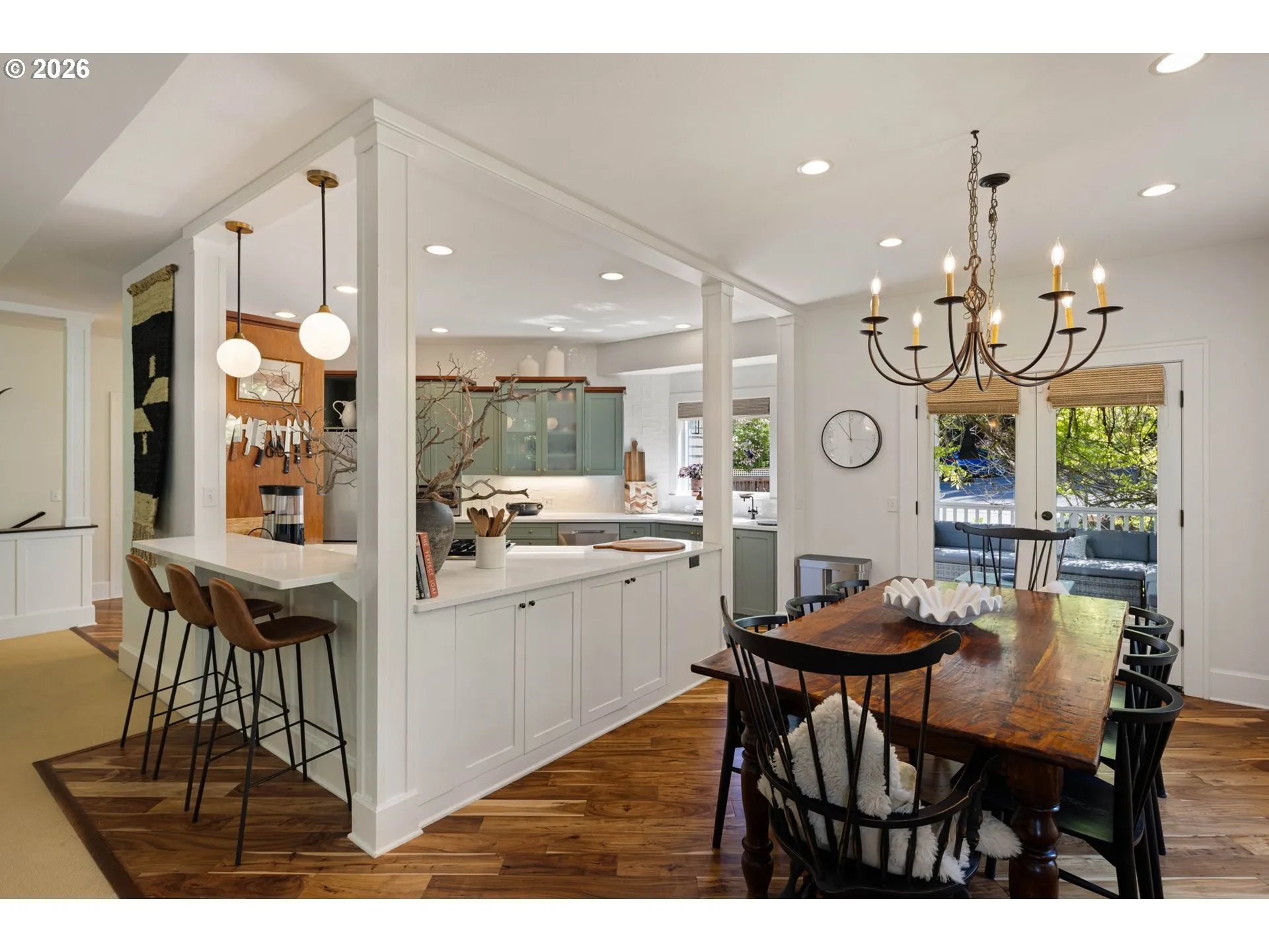 Kitchen-Breakfast Bar