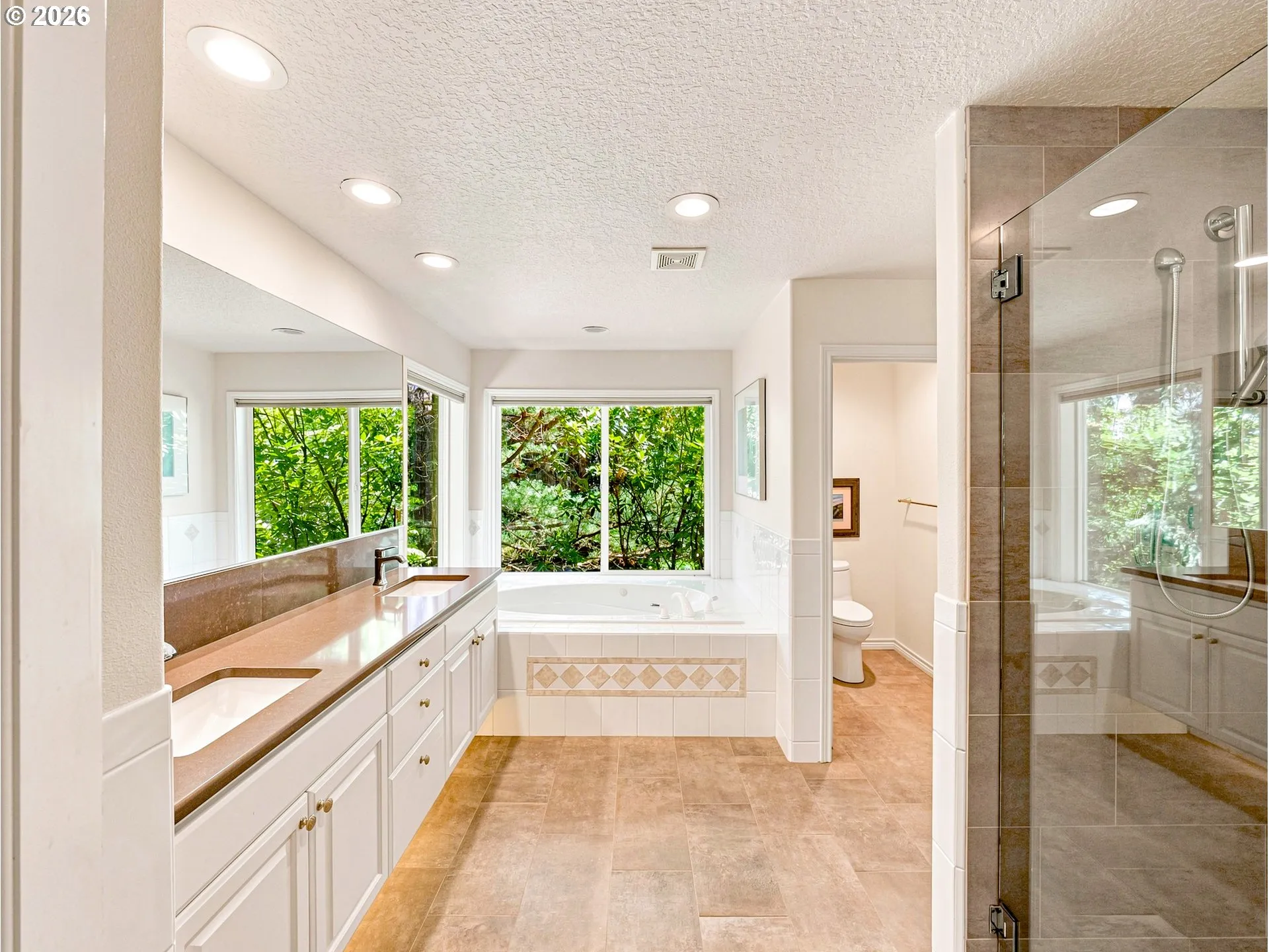 Bathroom, Attached-Garden Tub