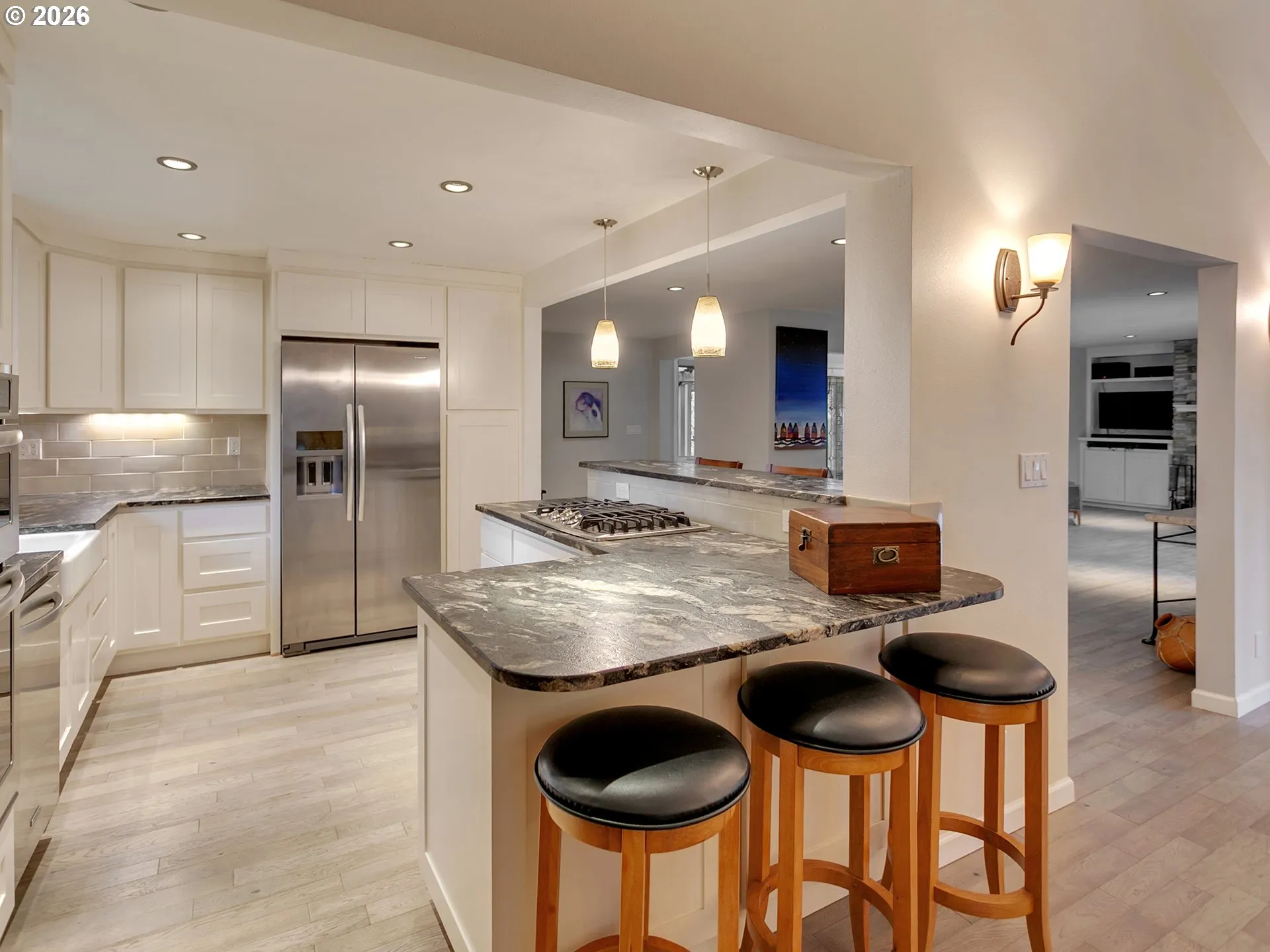 Kitchen-Breakfast Bar