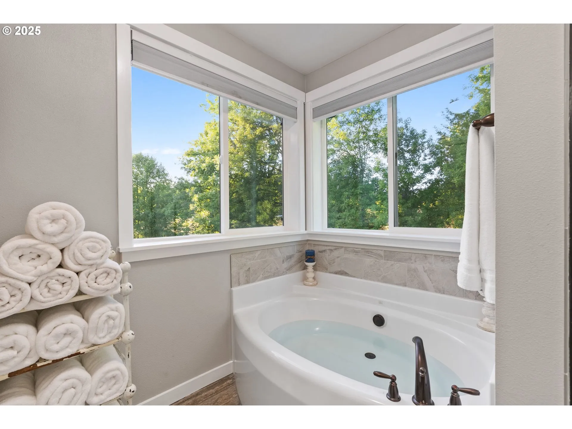 Bathroom, Attached-Garden Tub
