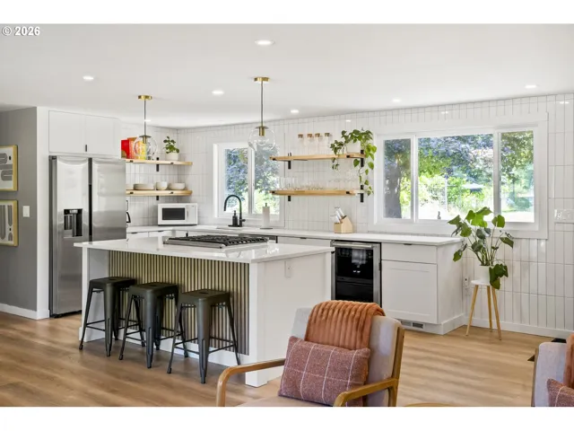 Kitchen/Living Room-Island