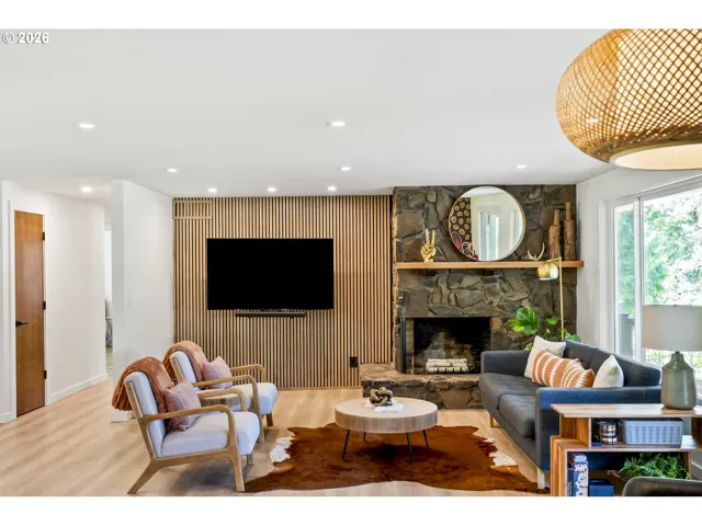 Living Room-Fireplace