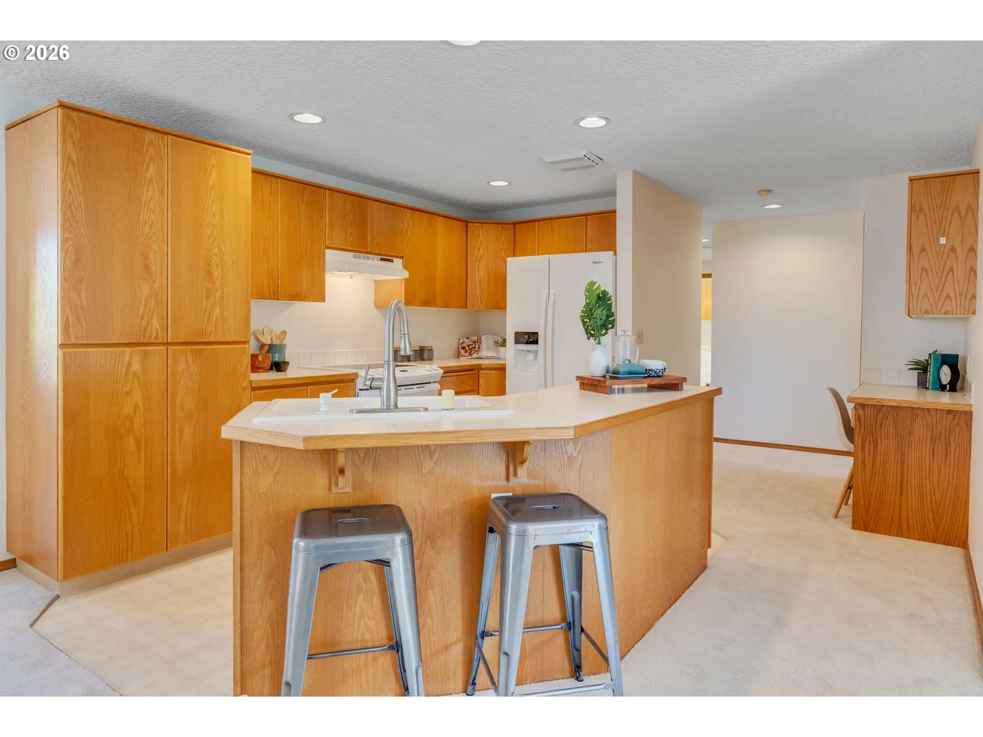 Kitchen-Breakfast Bar