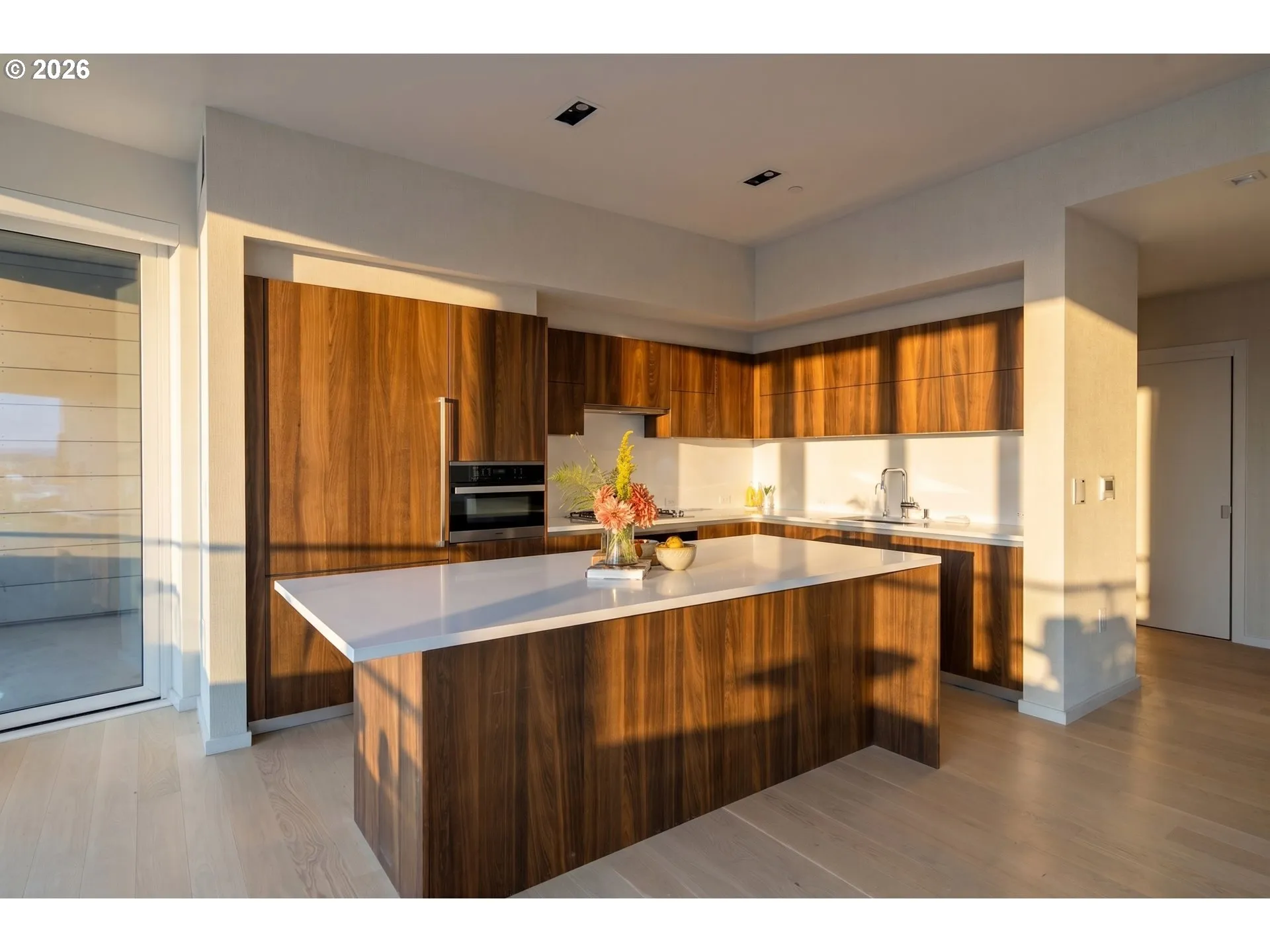Kitchen-Breakfast Bar
