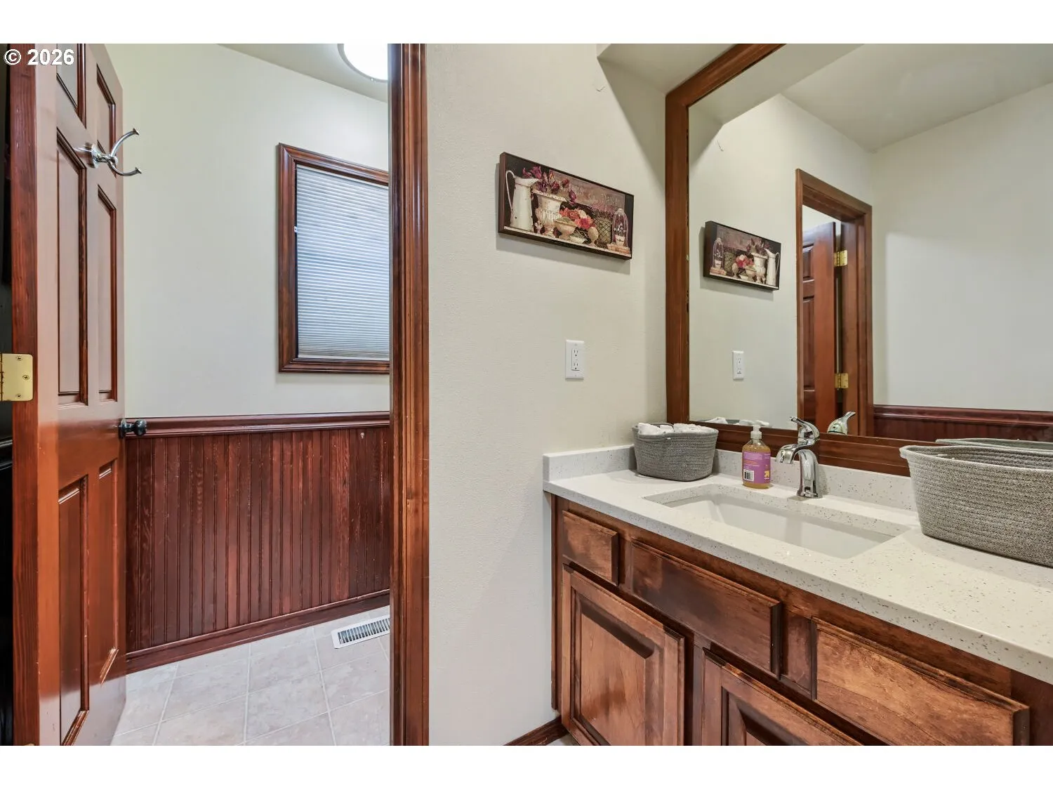 Bathroom, Continental-Downstairs