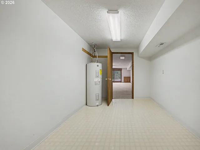 Den/Office-Lower