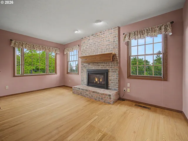 Living Room-Fireplace