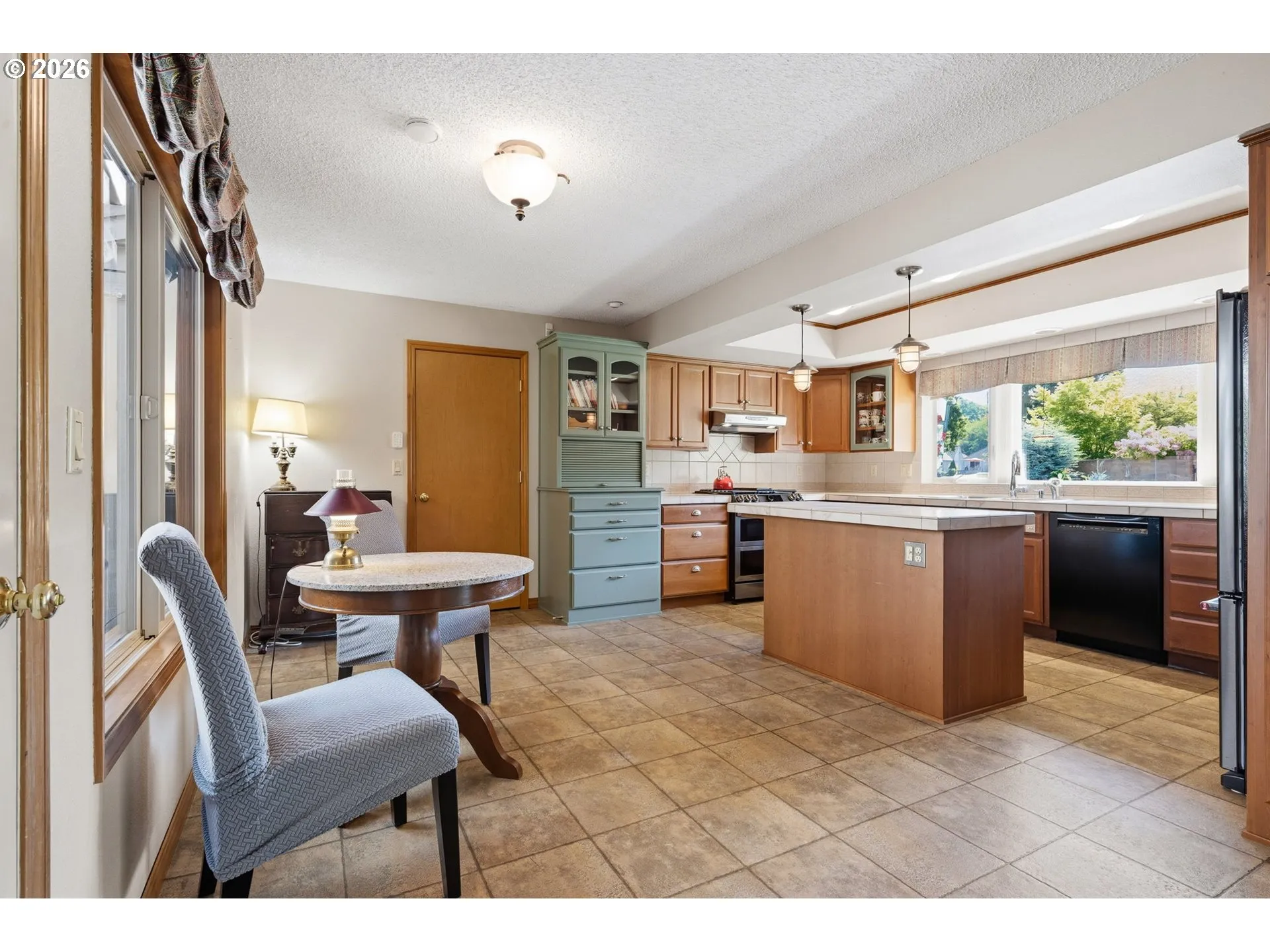 Kitchen-Eating Area