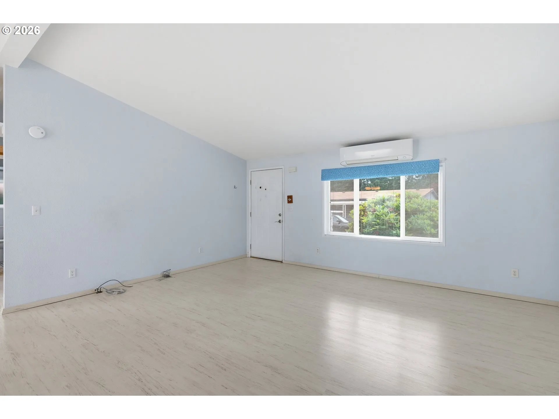 Living Room-Vaulted Ceilings