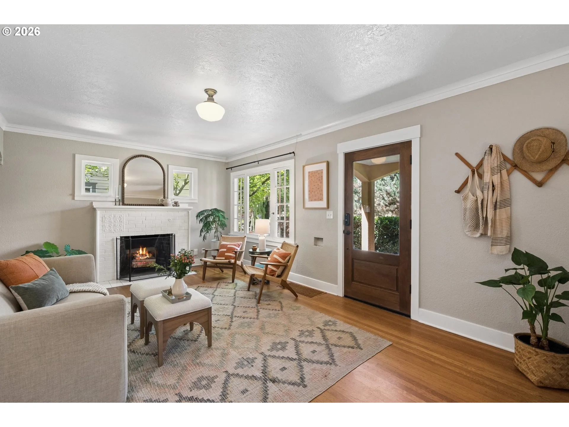 Living Room/Entrance