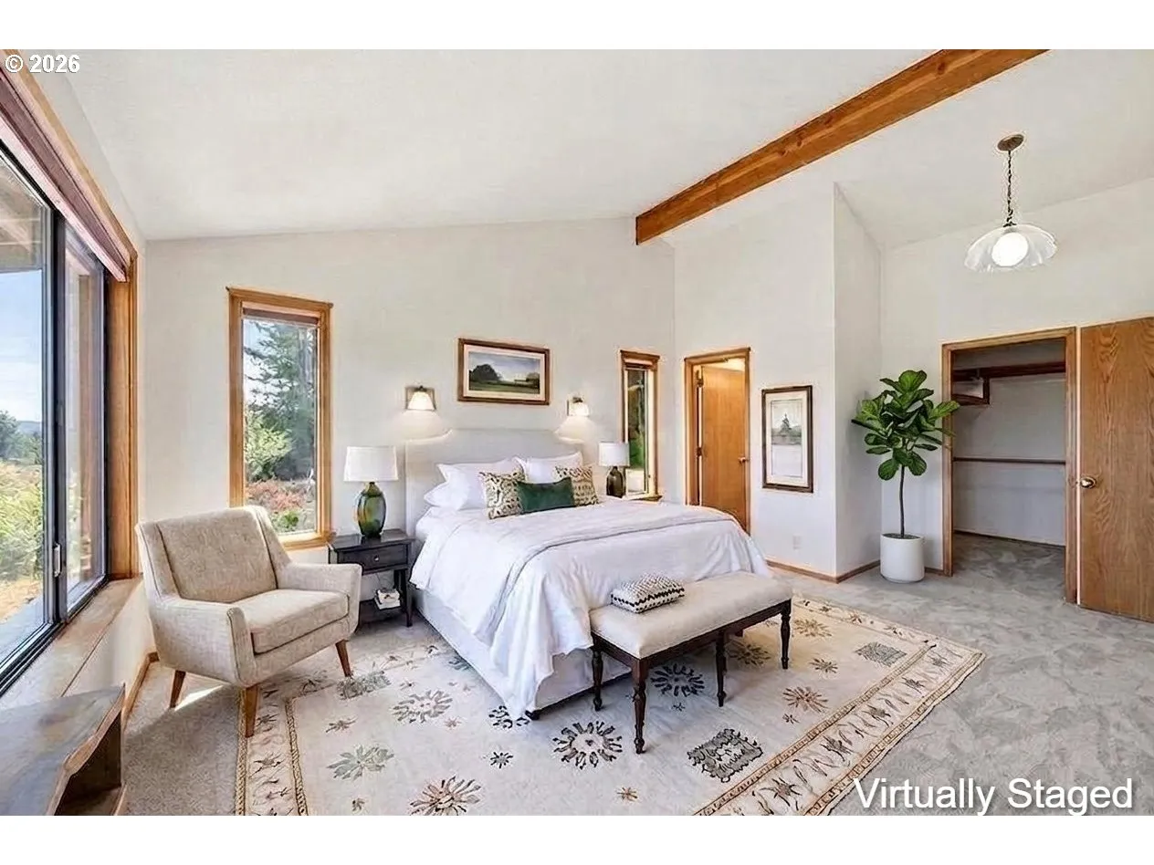 Bedroom, Owner's Suite-Vaulted Ceilings