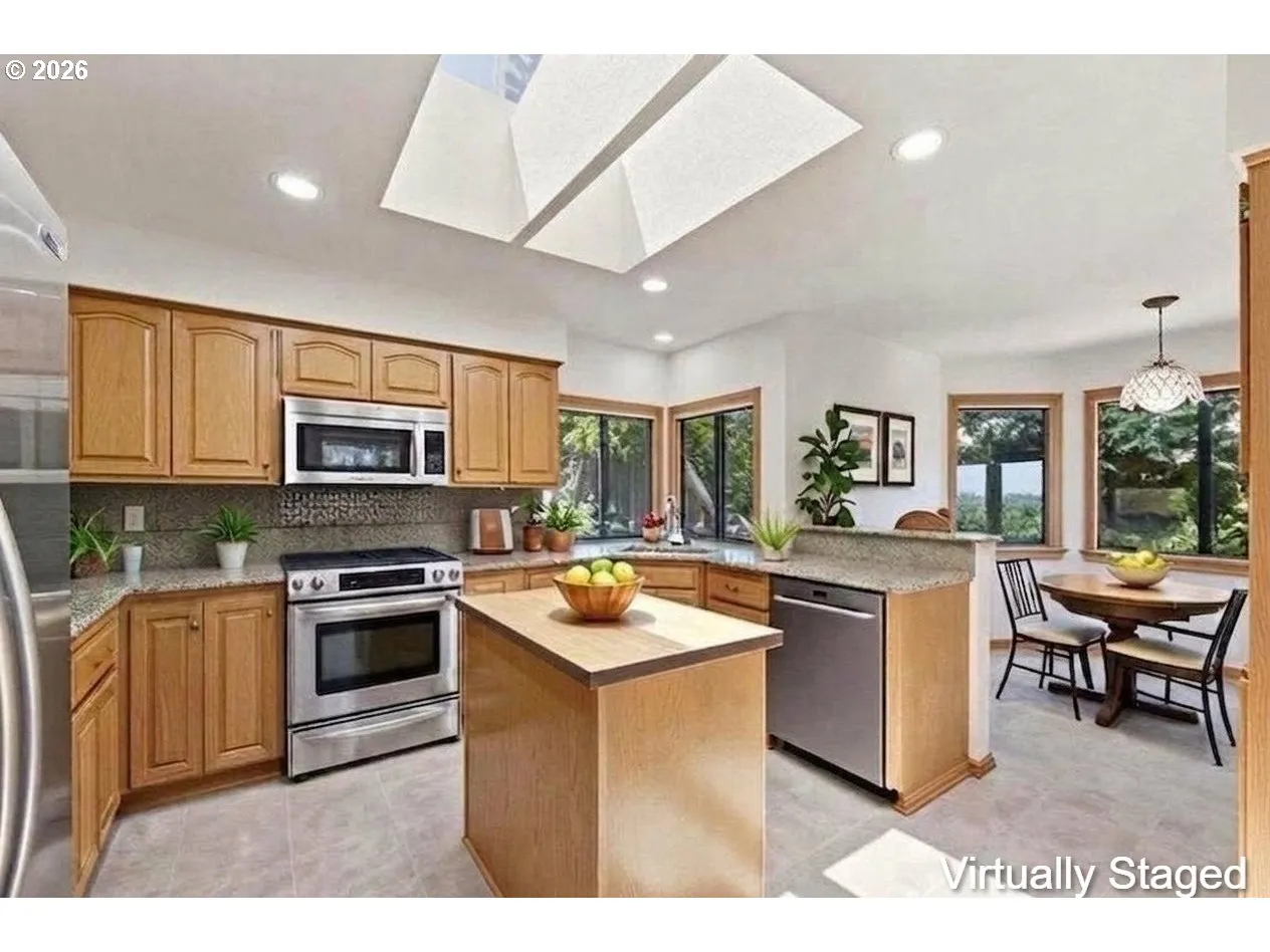 Kitchen/Nook-Island