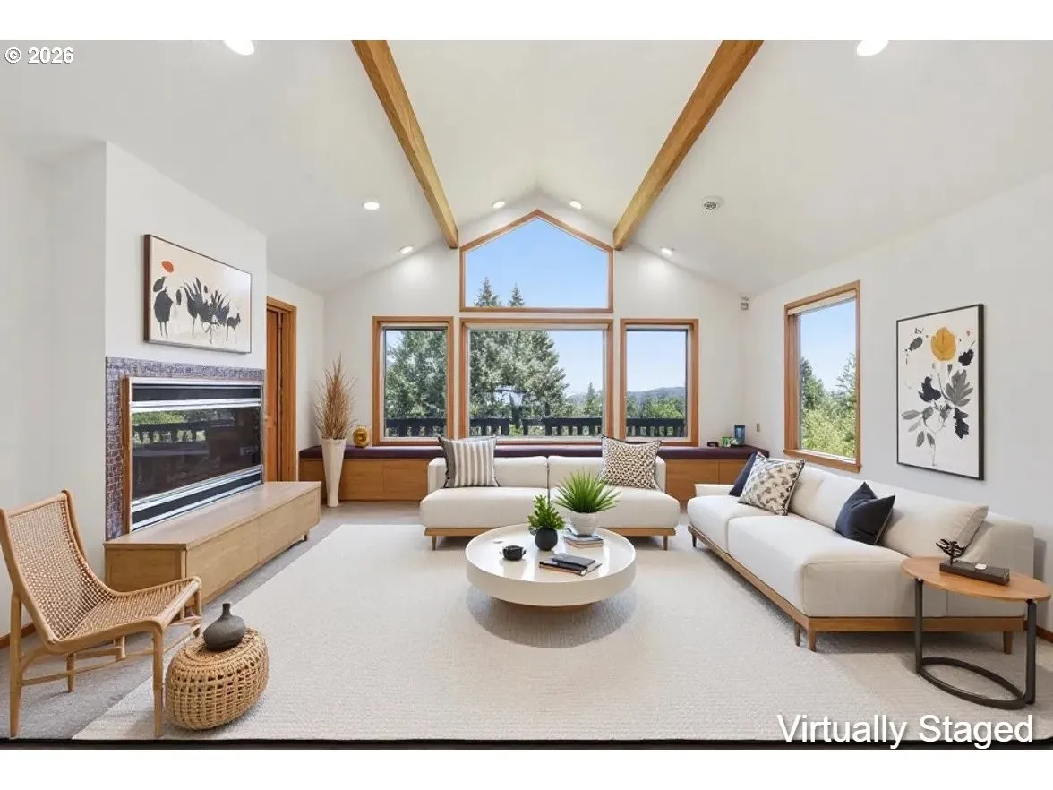 Living Room-Vaulted Ceilings