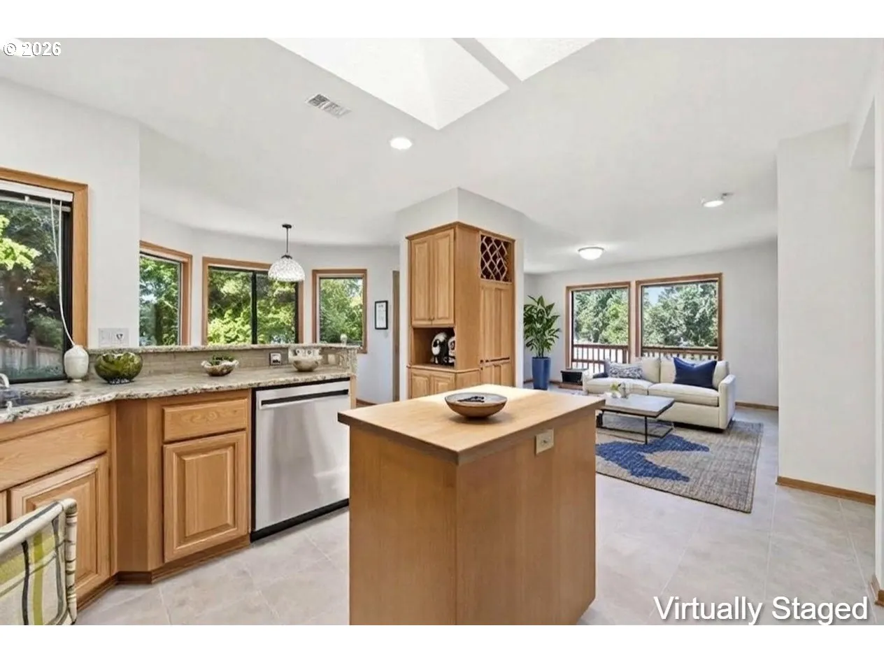 Kitchen/Family Room-Island