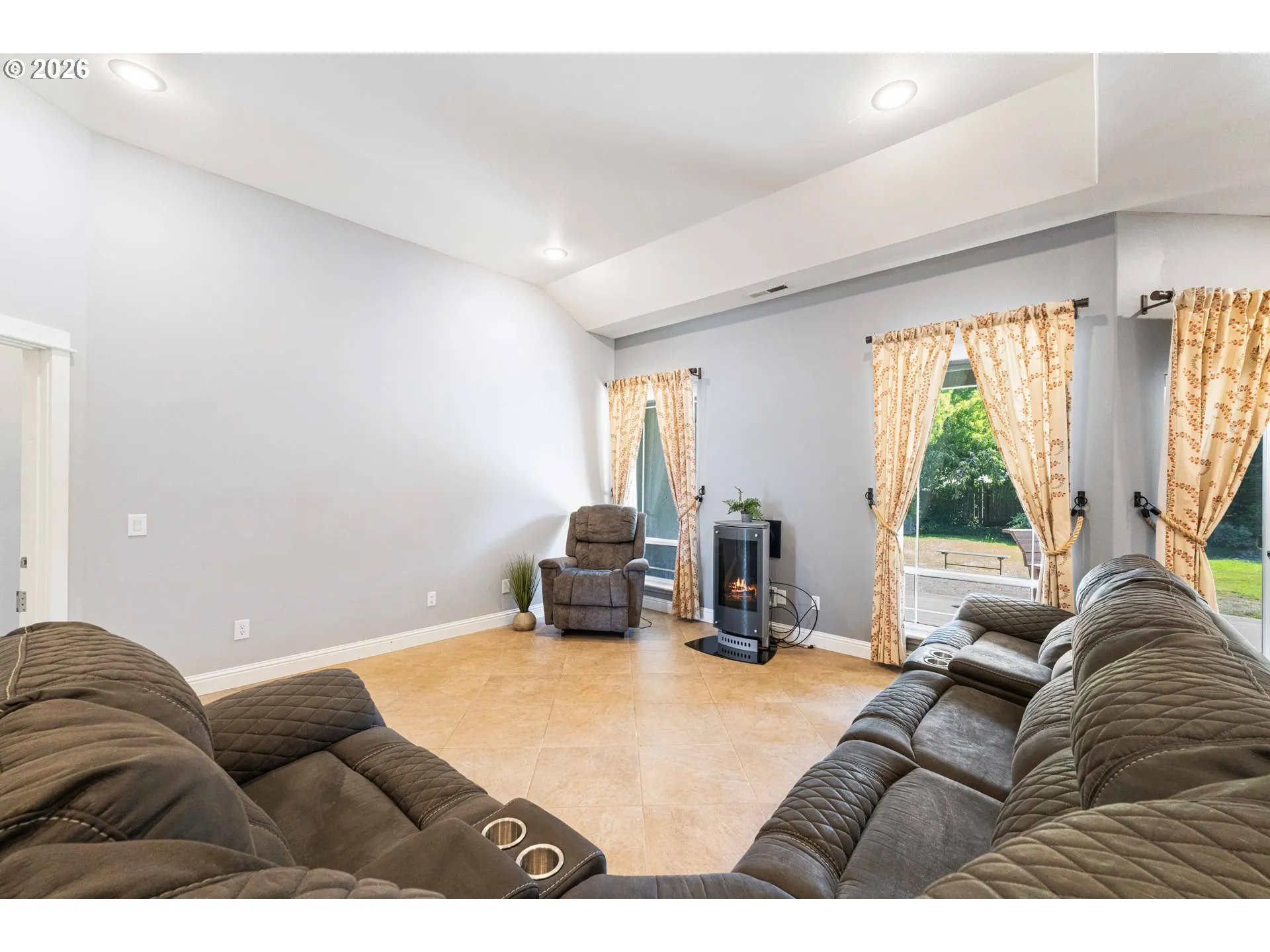 Living Room-Fireplace