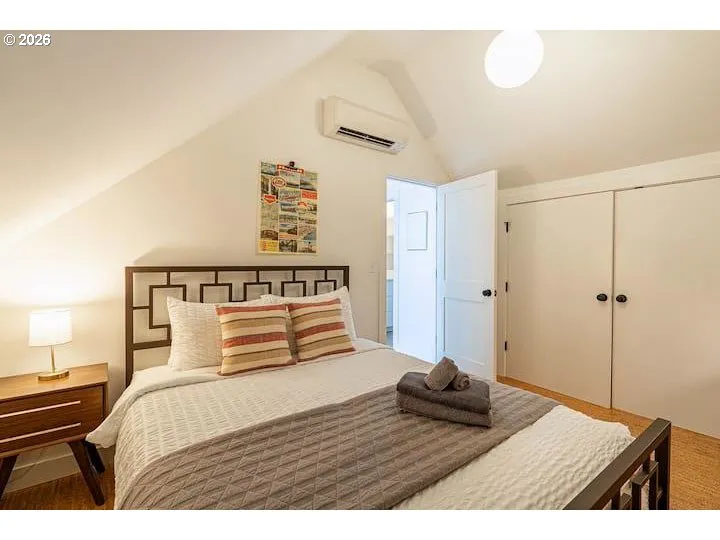 Bedroom, Primary-Vaulted Ceilings