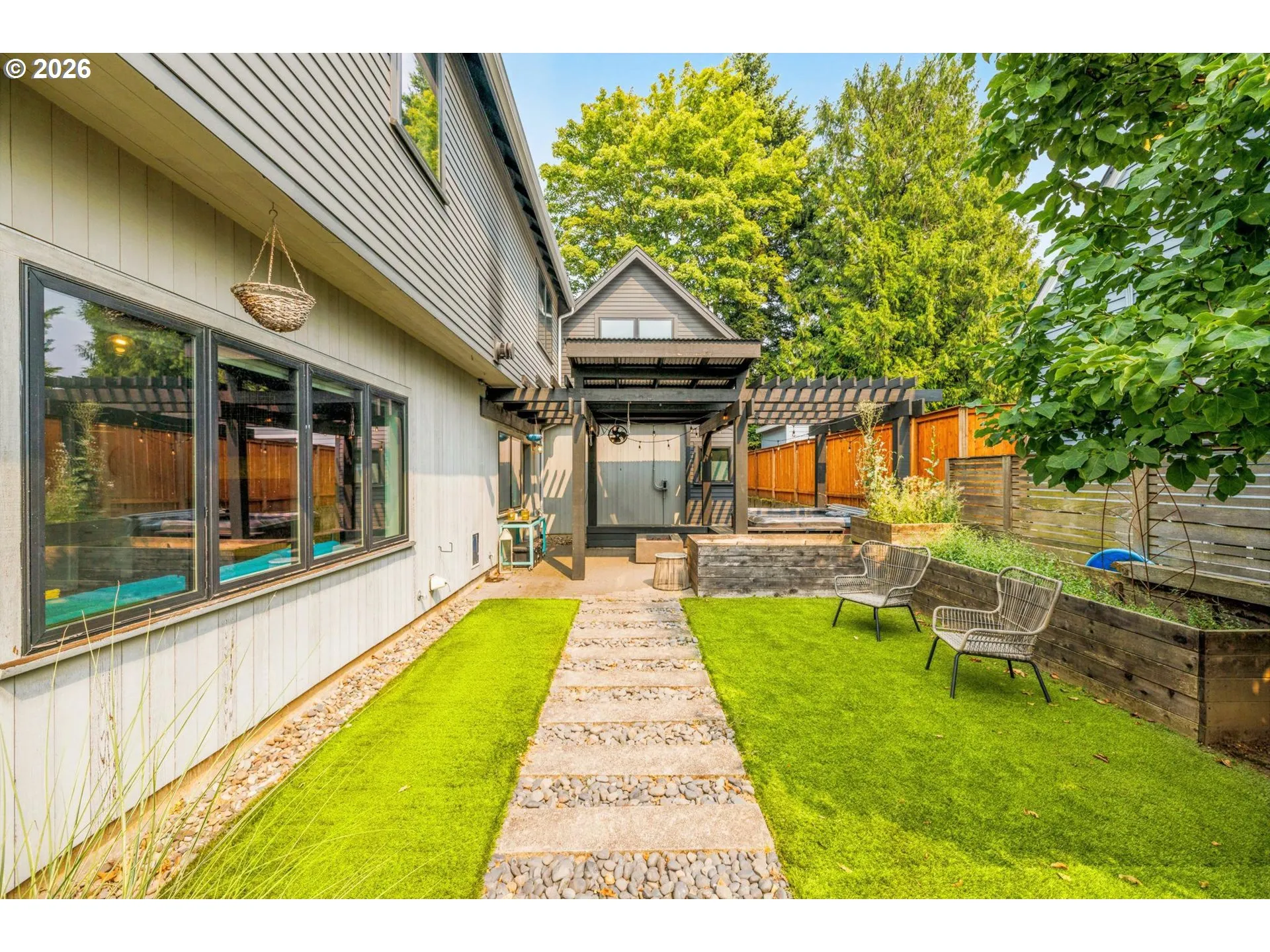Front Yard-Fenced