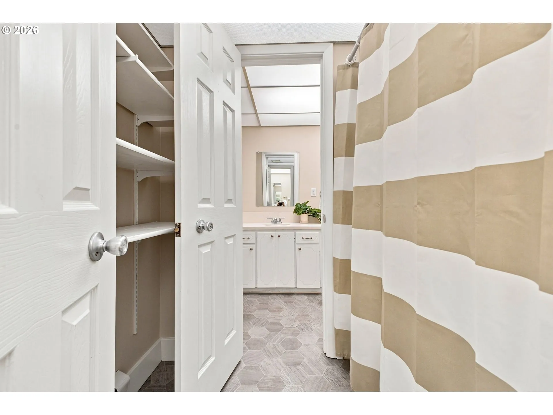 Bathroom, Continental-Main