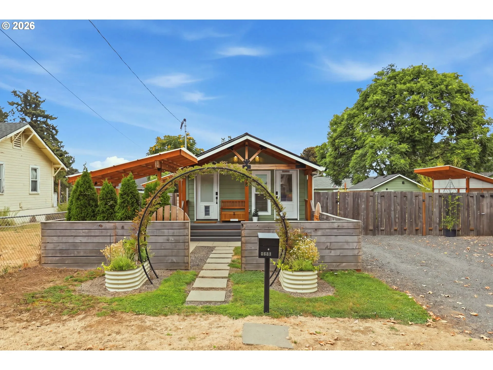 Front Yard-Fenced