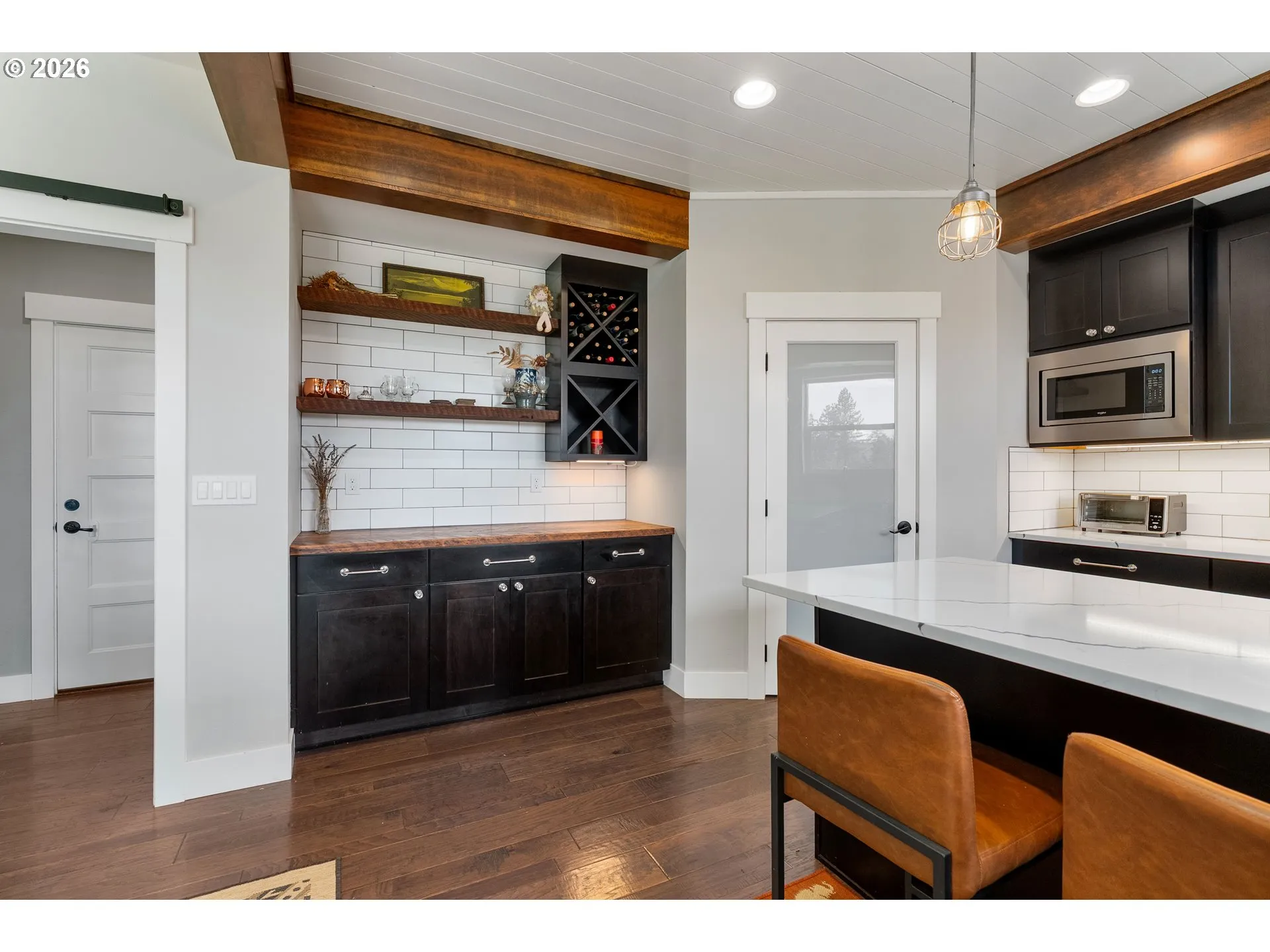 Kitchen-Breakfast Bar