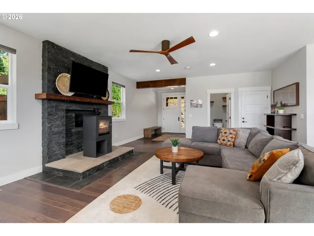 Living Room-Fireplace