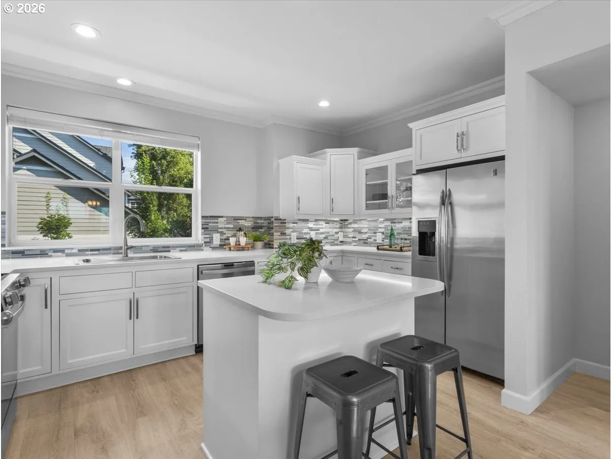 Kitchen-Breakfast Bar