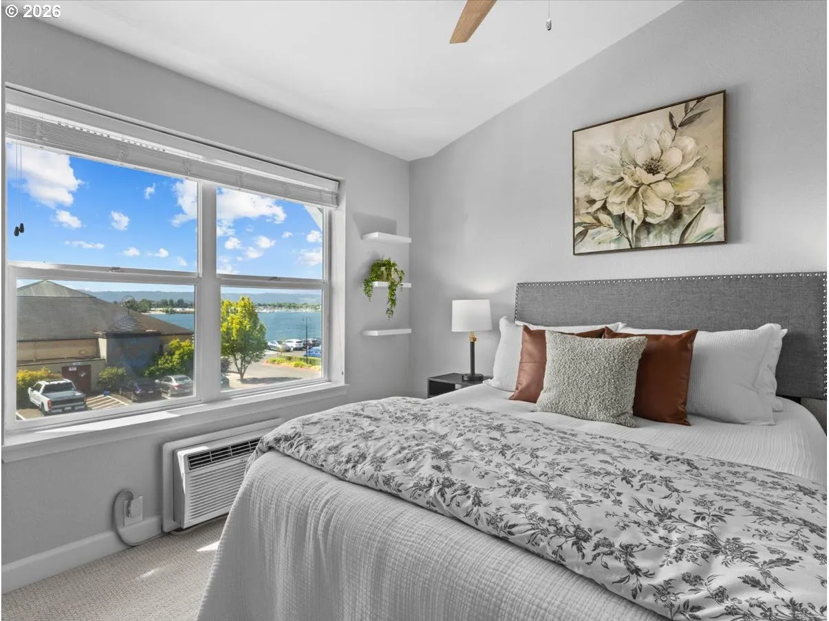 Bedroom, Primary