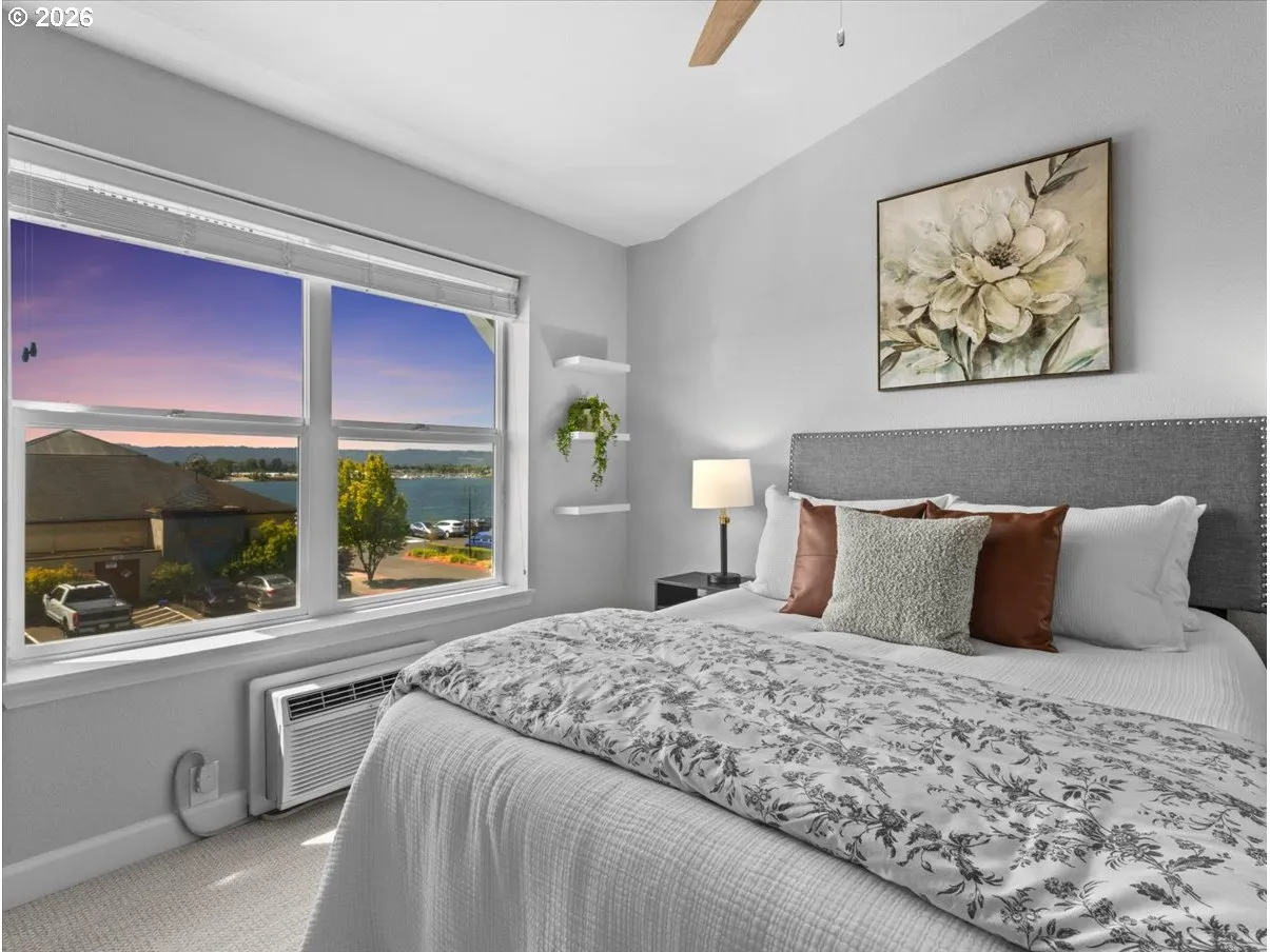Bedroom, Primary