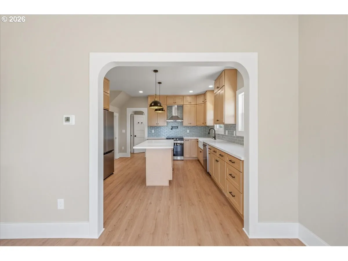 Kitchen/Dining Room-Island
