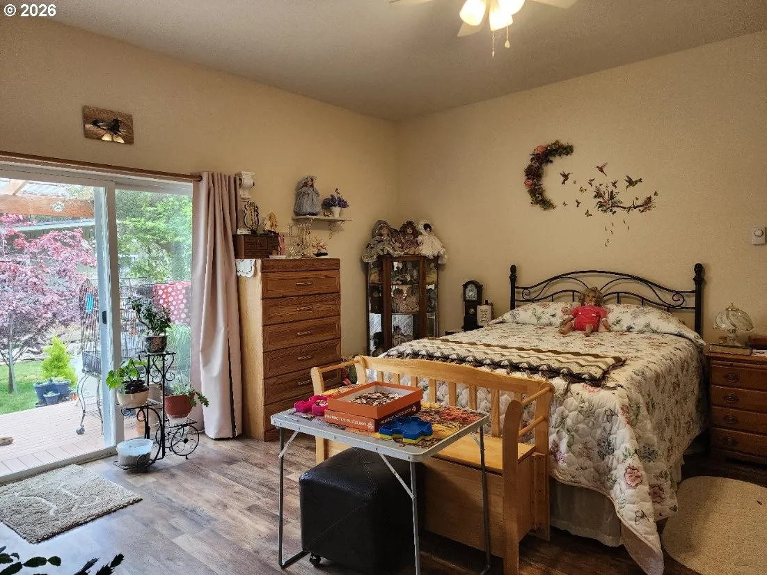 Bedroom, Primary