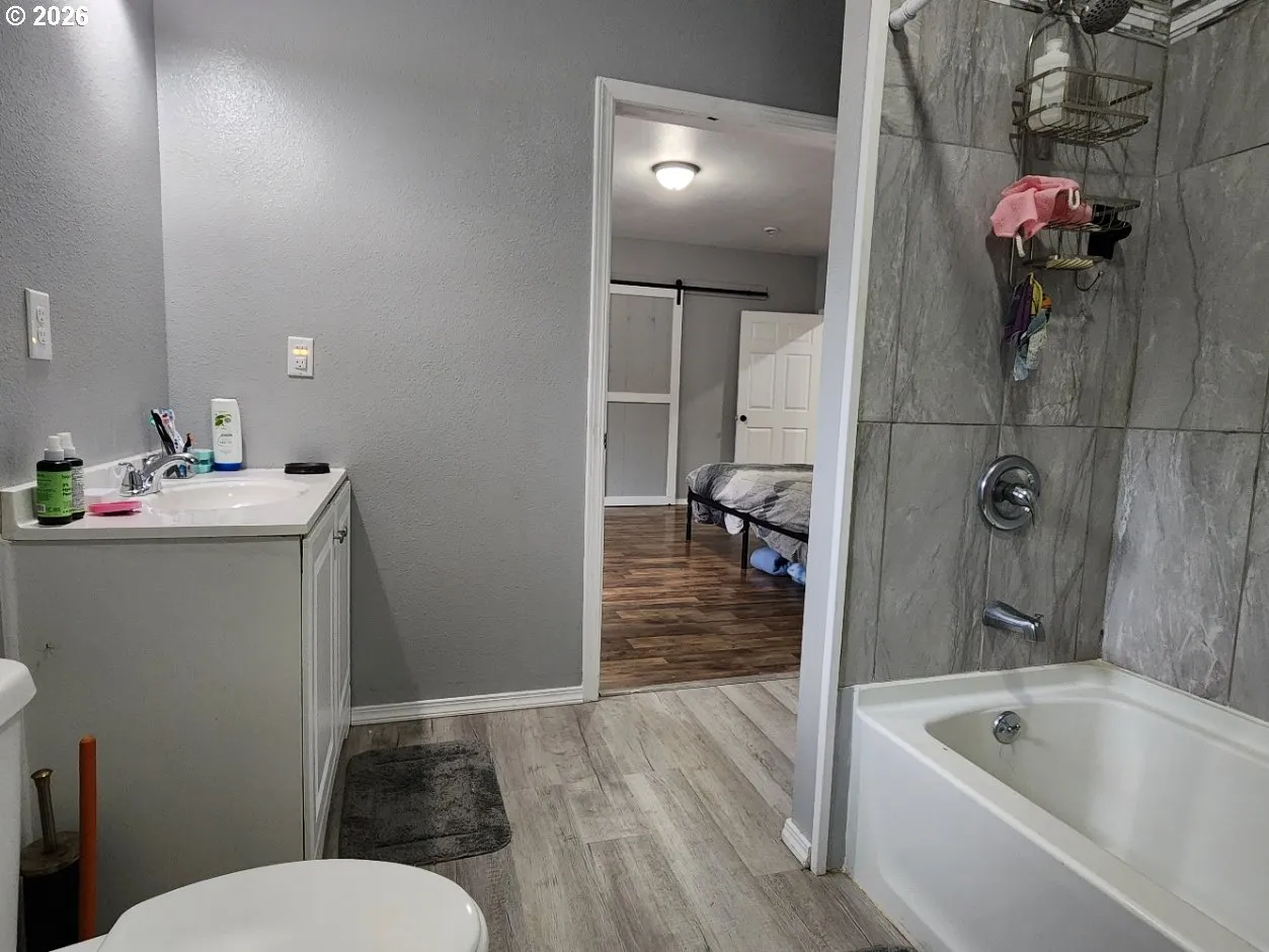Bathroom-Upper