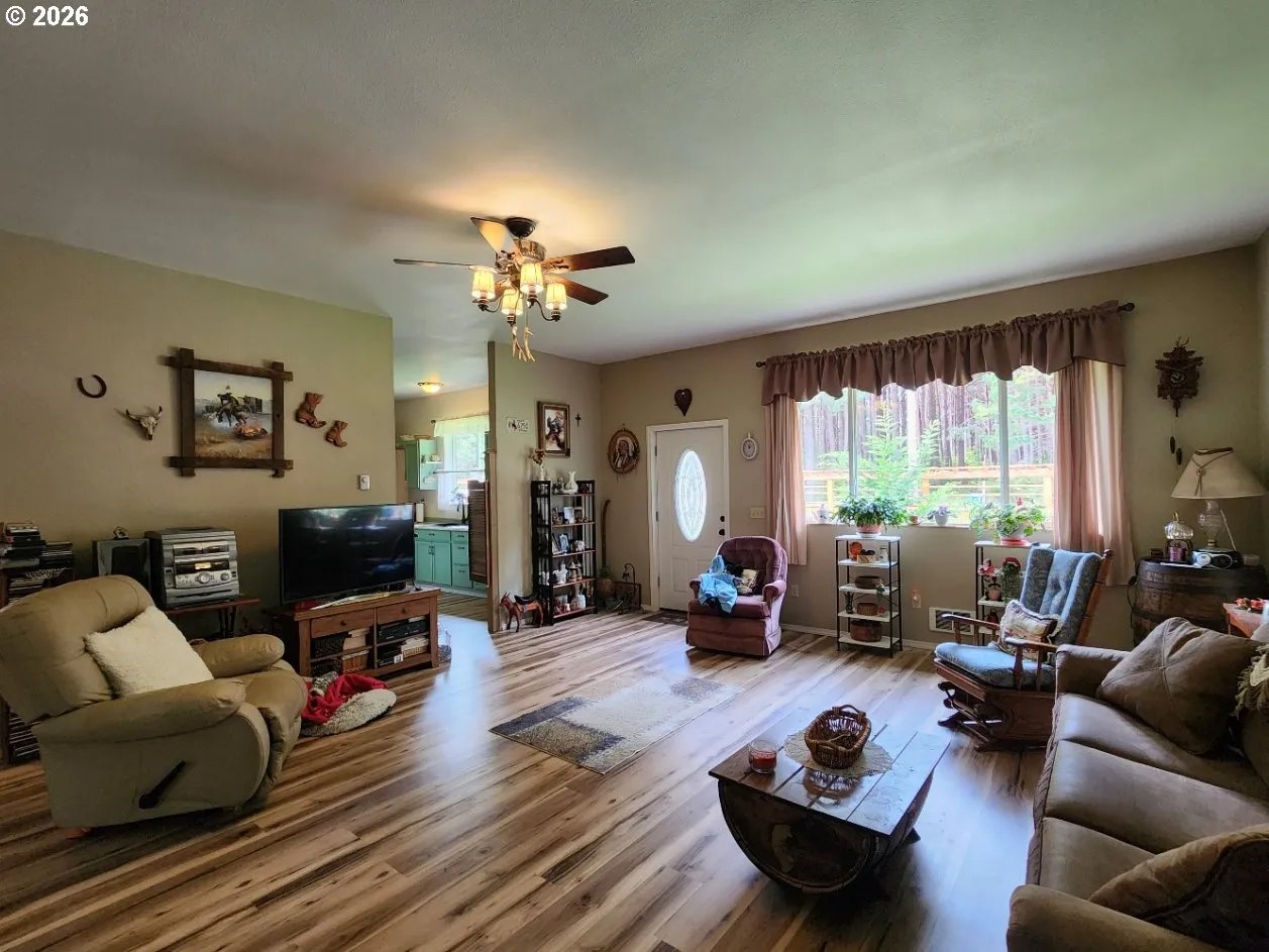 Living Room-Ceiling Fan