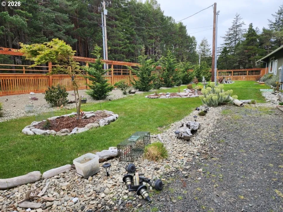 Front Yard-Fenced