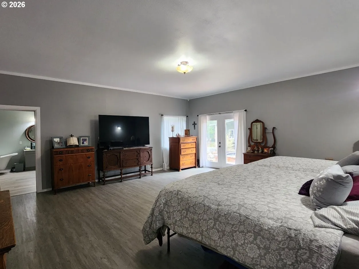 Bedroom, Owner's Suite-Walk-In Closet