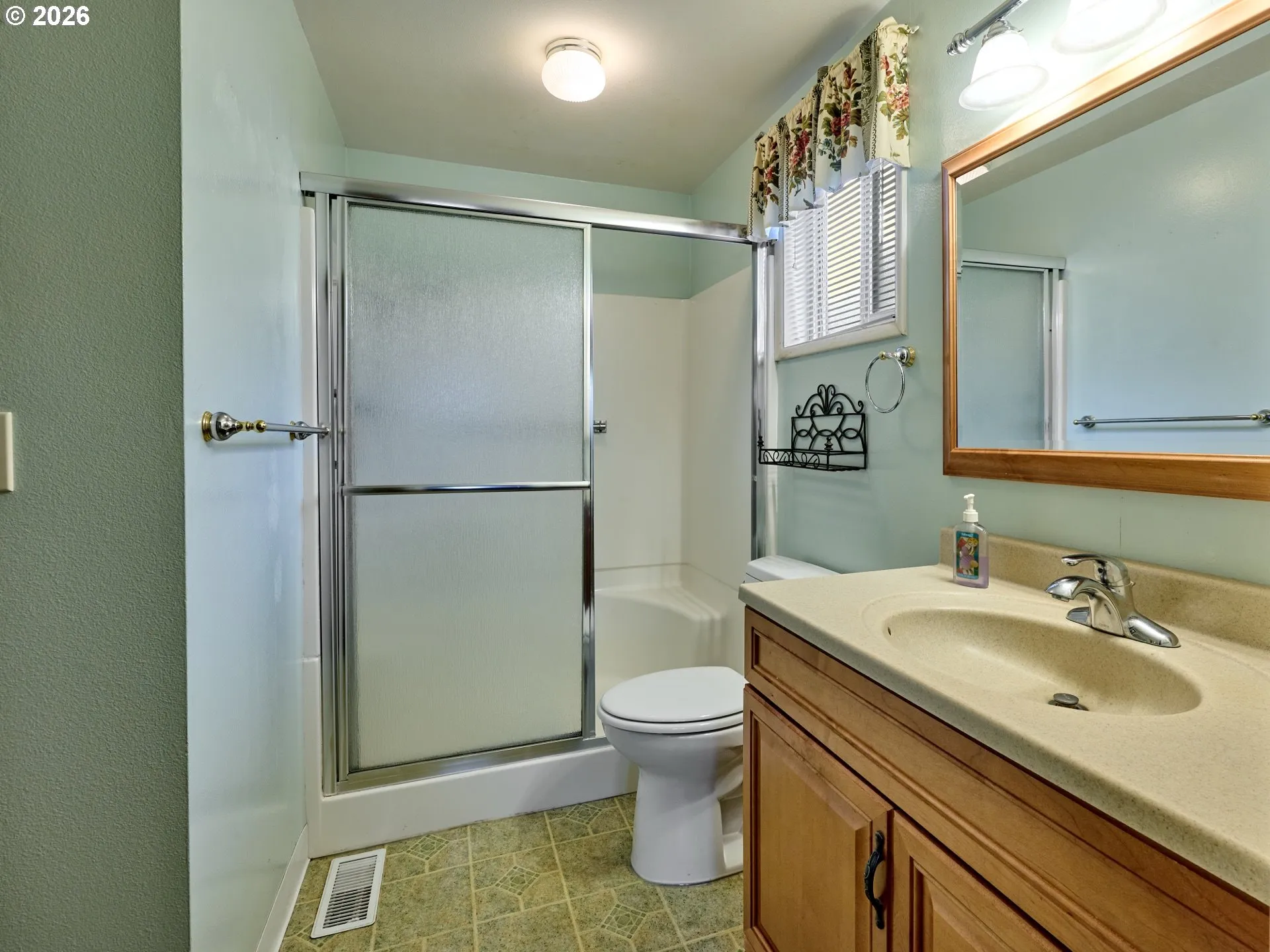 Bathroom-Walk in Shower