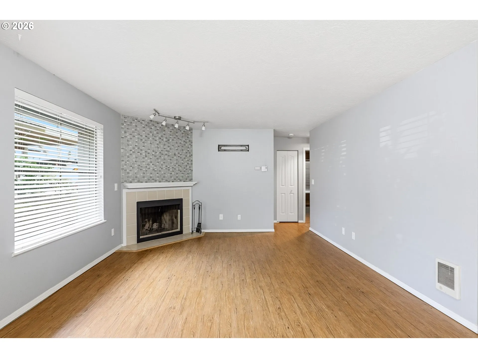 Living Room-Fireplace