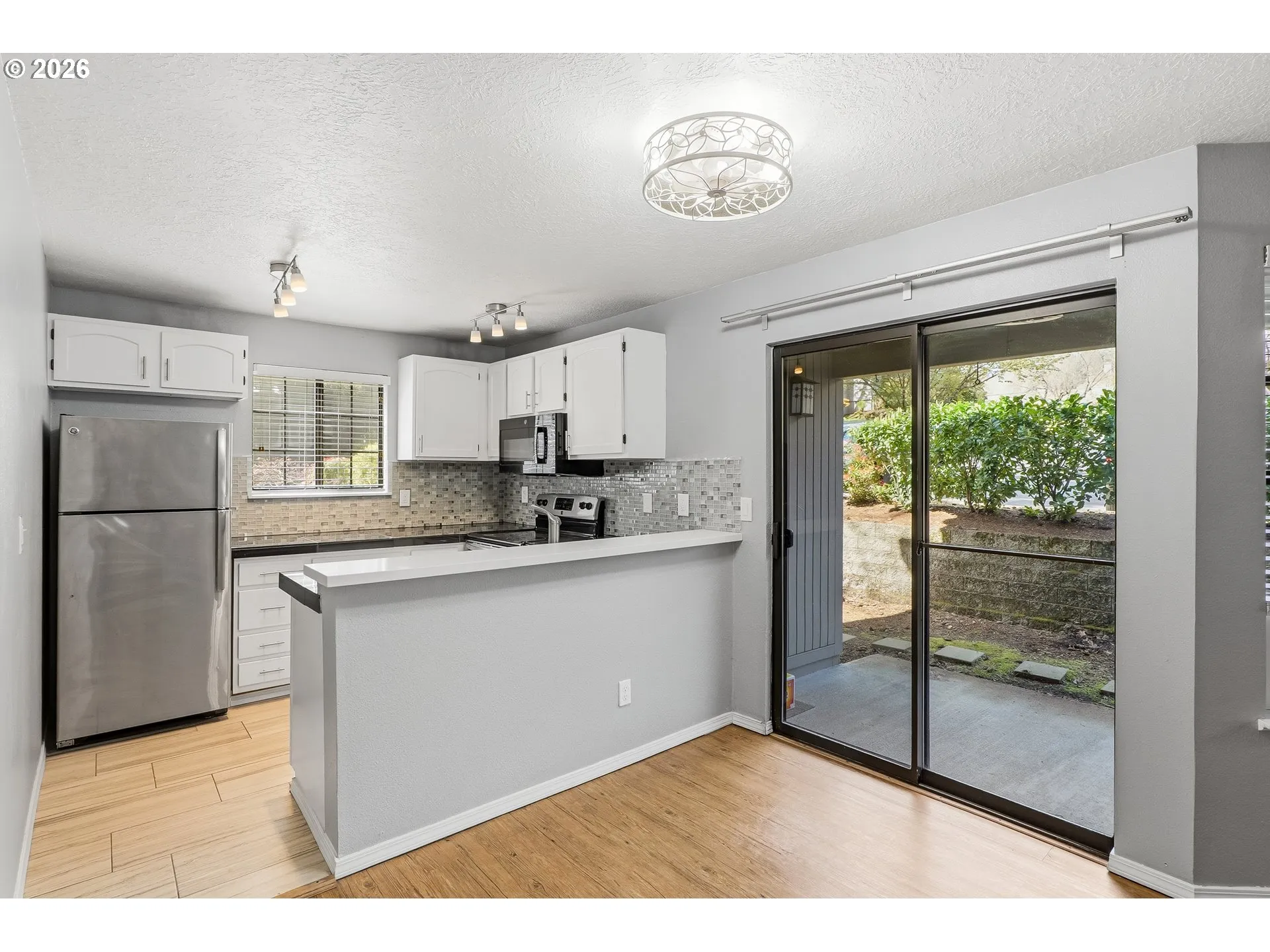 Kitchen-Breakfast Bar