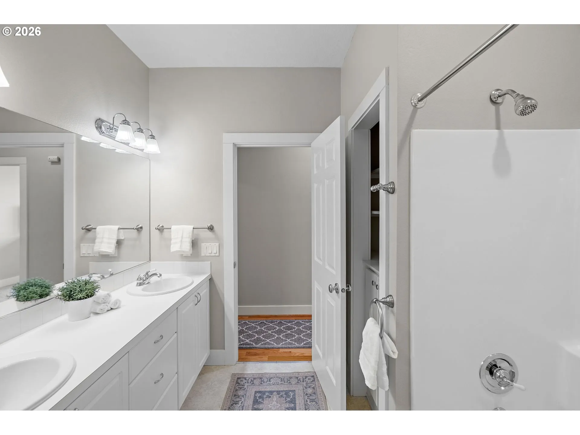 Bathroom-Upper