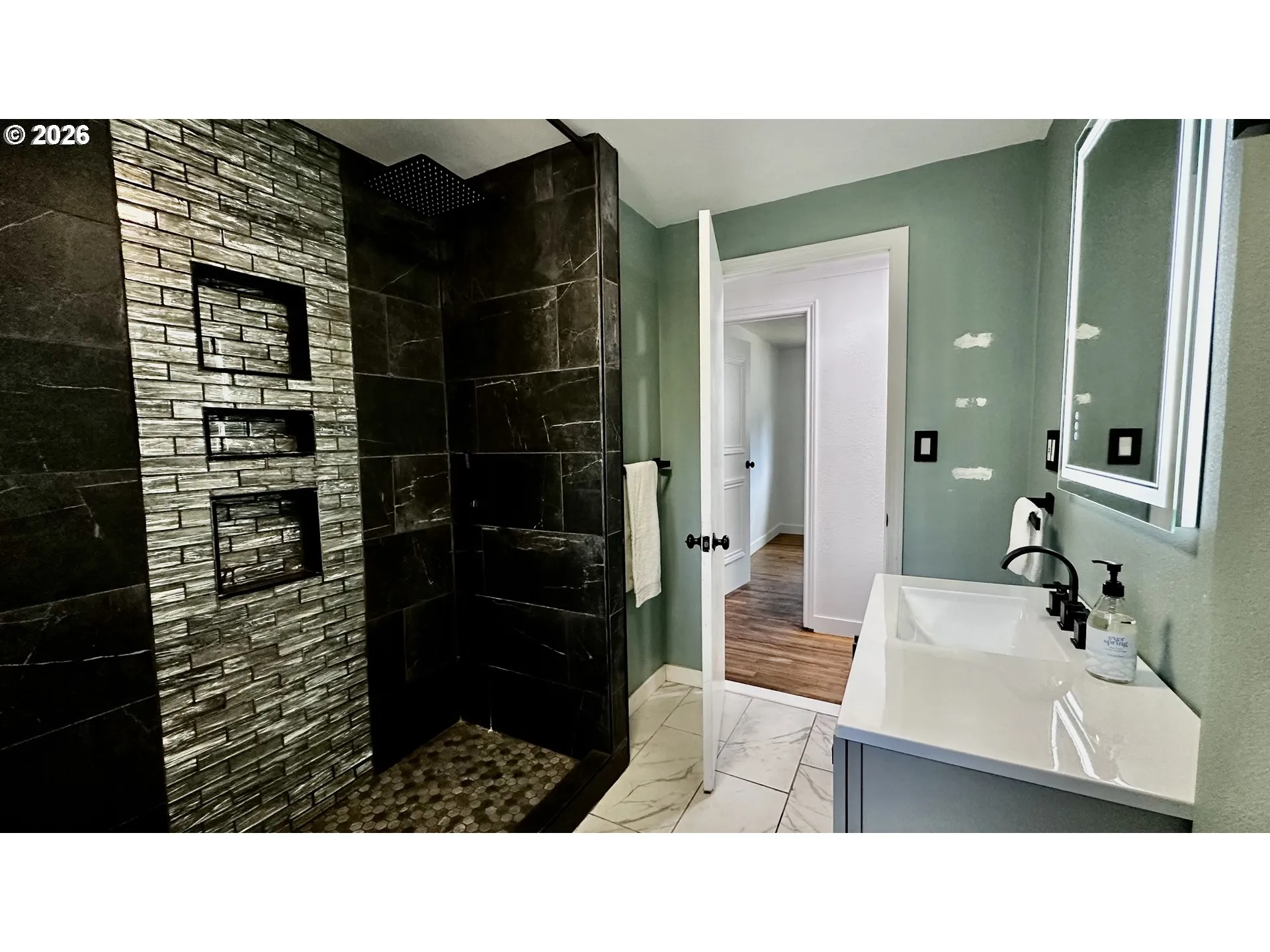 Bathroom-Walk in Shower