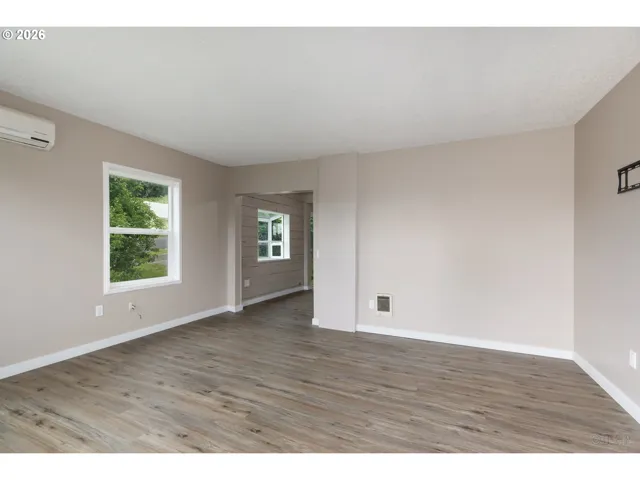 Living Room/Entrance