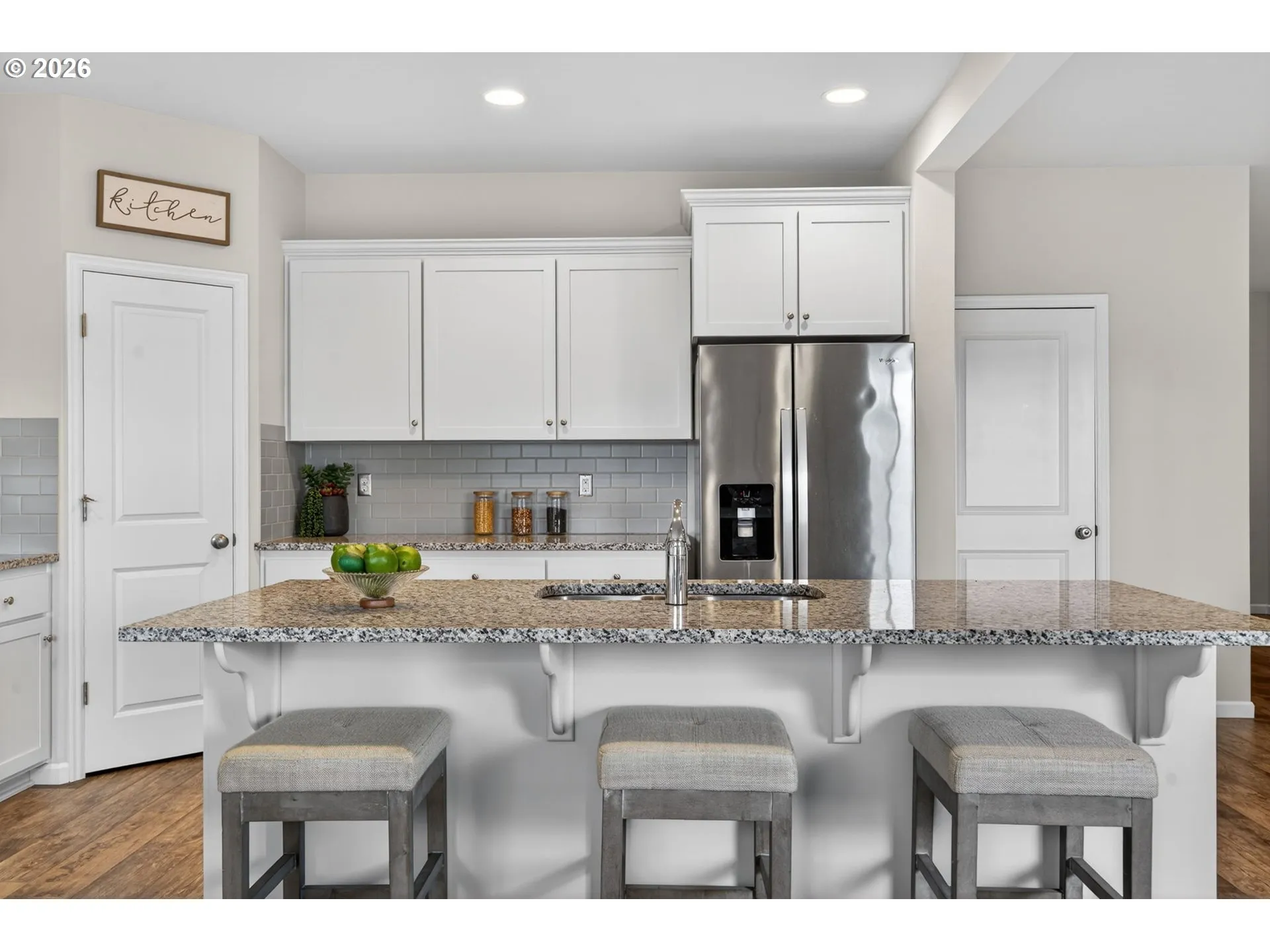 Kitchen-Breakfast Bar