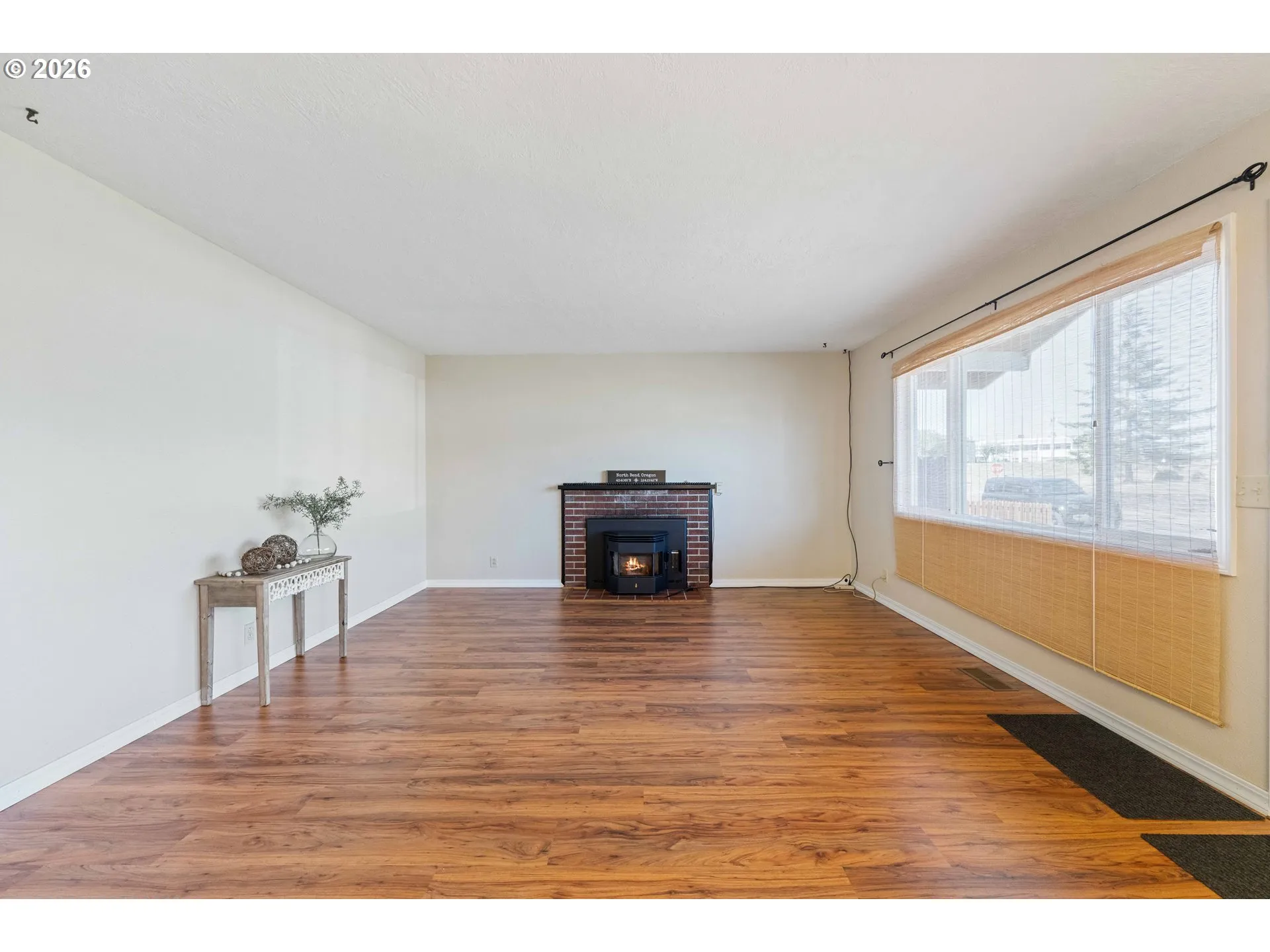 Living Room-Fireplace