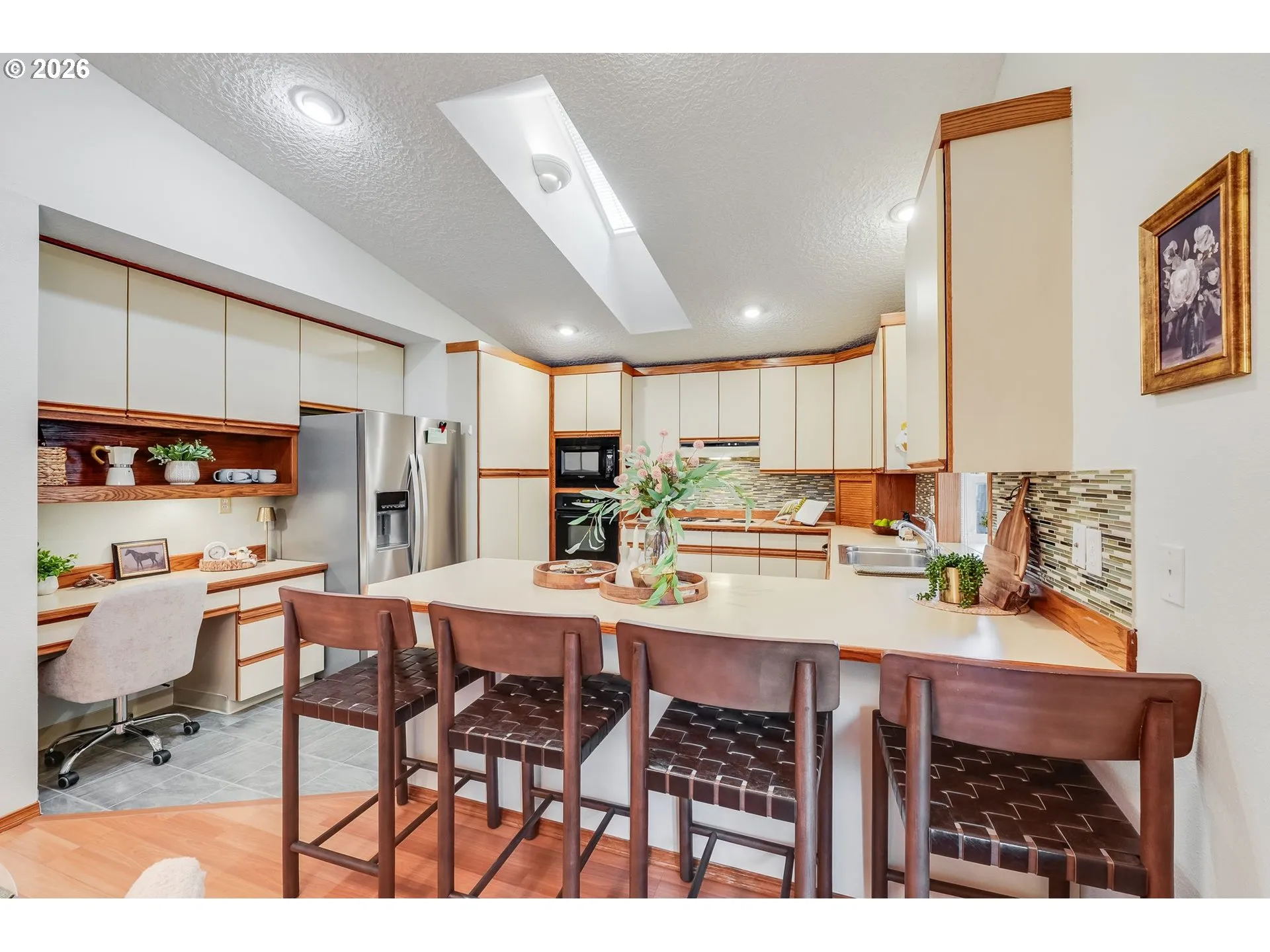 Kitchen-Breakfast Bar