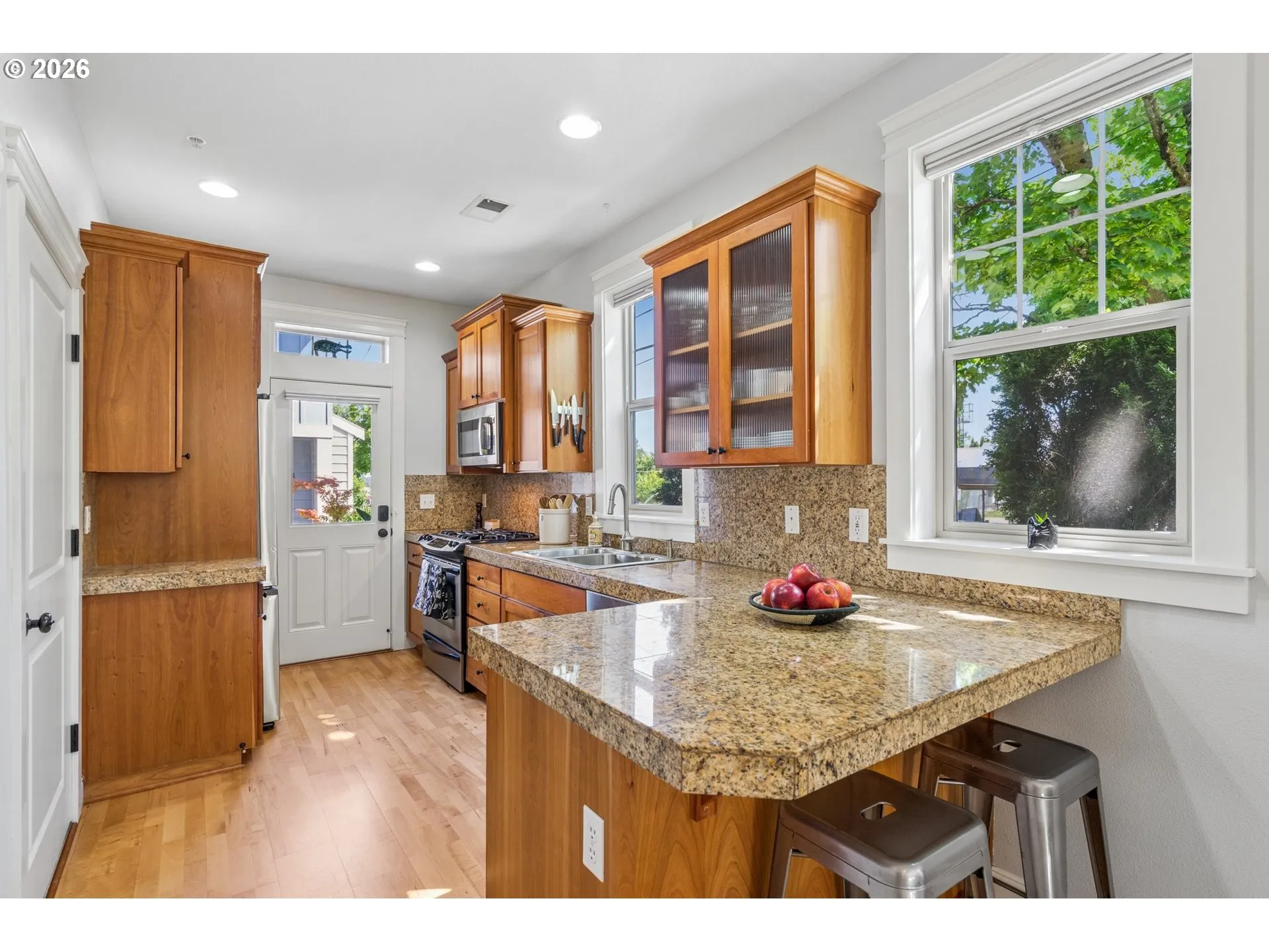 Kitchen-Breakfast Bar