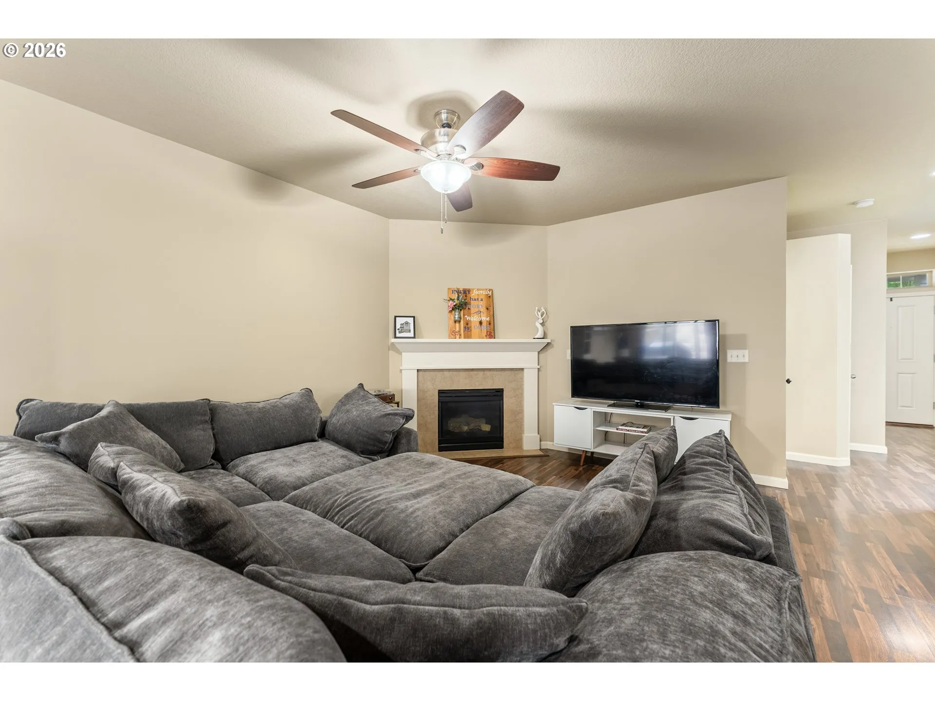 Living Room-Fireplace